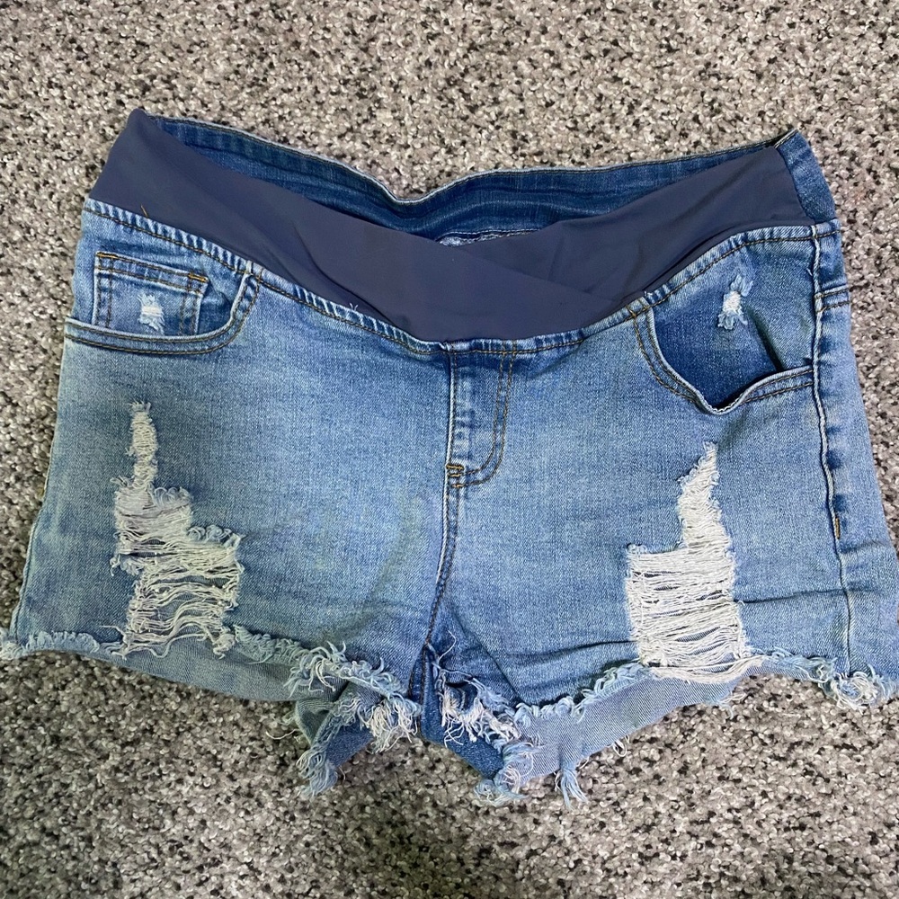 Amazon size medium maternity shorts